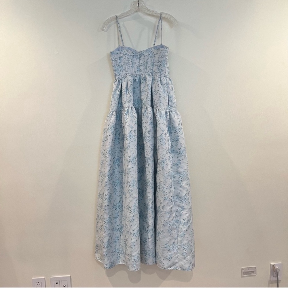 Maison Amory The Windsor Blue Floral Sweetheart Neckline Gown in Morning Dew M - Picture 8 of 10
